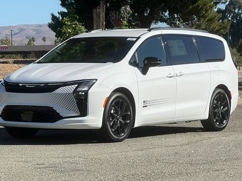New 2027 Chrysler Pacifica Select FWD image 7
