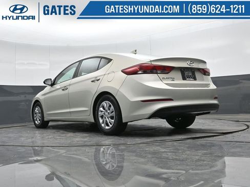 Used 2017 Hyundai Elantra SE w/ Cargo Package image 43