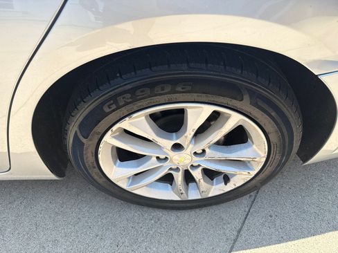 Used 2016 Chevrolet Malibu LT FWD image 17