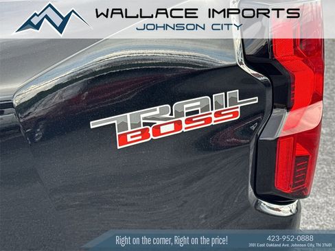 Used 2024 Chevrolet Colorado Trail Boss w/ Technology Package image 11