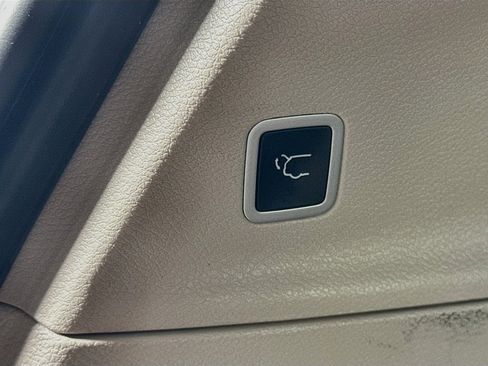 Used 2024 Chrysler Pacifica Touring-L FWD image 30