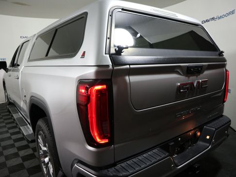 Used 2022 GMC Sierra 1500 Denali w/ Technology Package AWD/4WD image 8