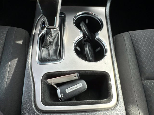 Used 2021 Jeep Grand Cherokee Laredo AWD/4WD image 33