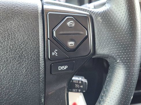 Used 2018 Toyota 4Runner TRD Off-Road AWD/4WD image 29
