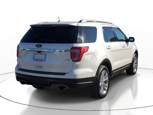 Used 2019 Ford Explorer XLT w/ Equipment Group 202A AWD/4WD image 4