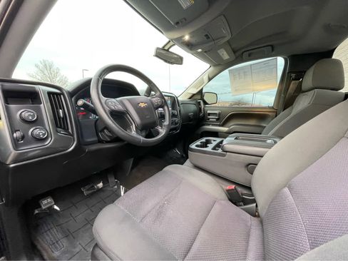 Used 2018 Chevrolet Silverado 1500 LT w/ LT Convenience Package image 2