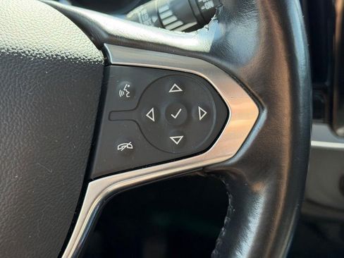Used 2020 Chevrolet Traverse LT FWD image 18
