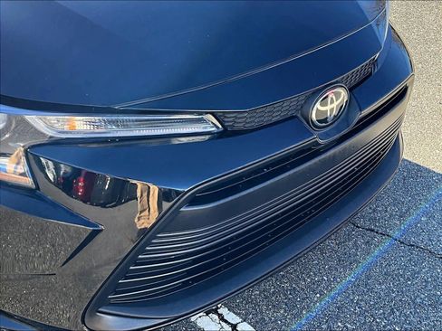Used 2023 Toyota Corolla LE image 32