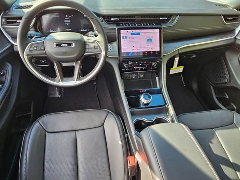 New 2025 Jeep Grand Cherokee Limited w/ Luxury Tech Group II image 8