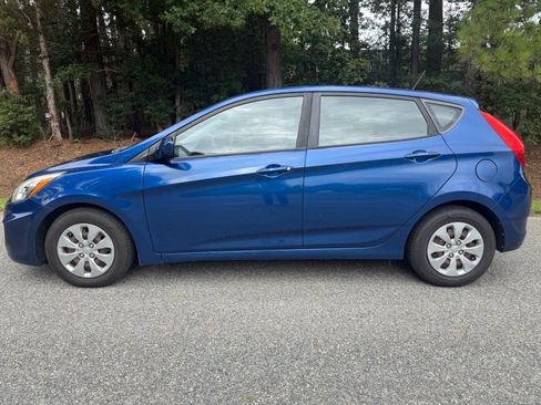 Used 2017 Hyundai Accent SE FWD image 1