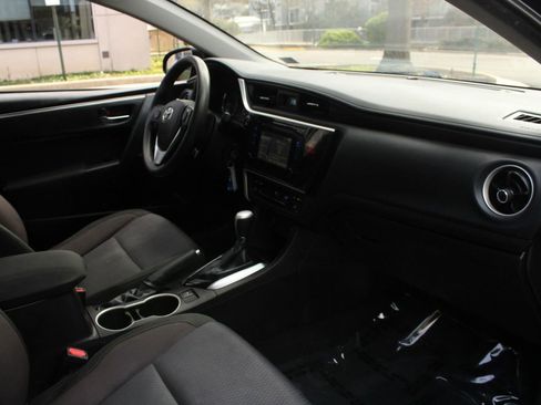 Used 2018 Toyota Corolla LE image 24
