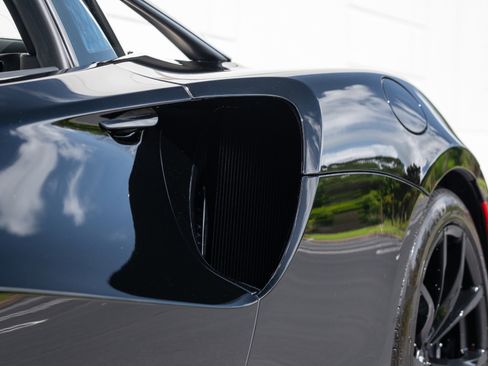 Used 2023 McLaren Artura RWD image 32
