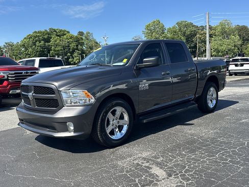 Used 2017 RAM 1500 Express RWD image 4