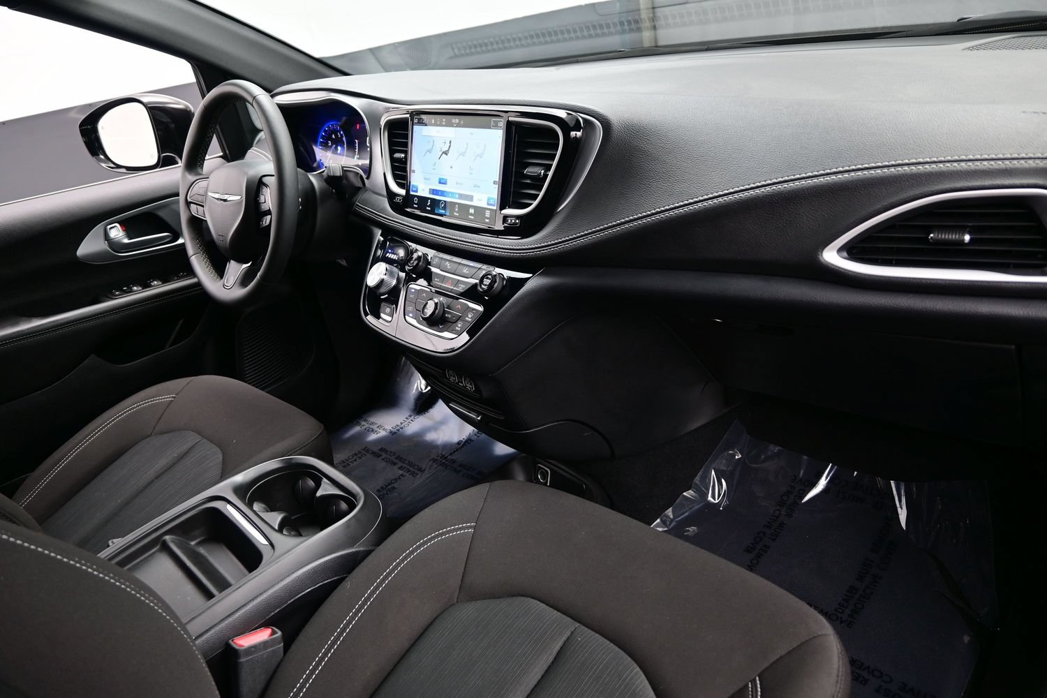 Used 2024 Chrysler Pacifica Touring FWD image 18