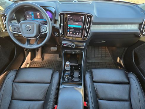 Used 2023 Volvo XC40 B5 Ultimate w/ Protection Package Premier AWD/4WD image 17