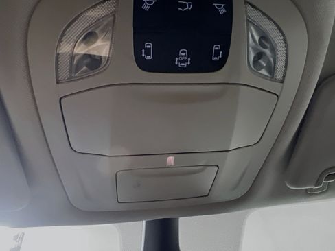 Used 2024 Chrysler Pacifica Touring-L FWD image 22