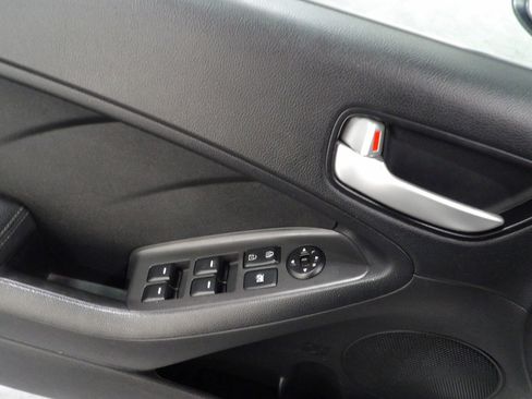 Used 2017 Kia Forte LX image 7