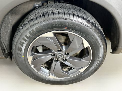 Used 2025 Nissan Rogue SV FWD image 11