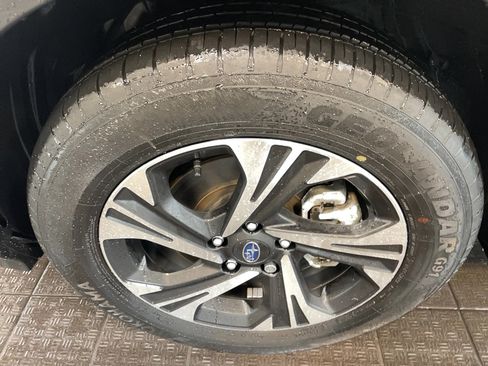 Used 2024 Subaru Crosstrek 2.0i Premium image 5