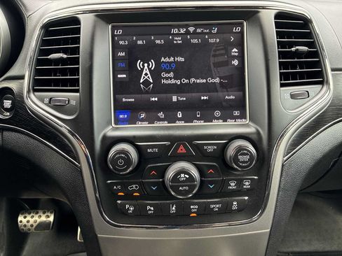 Used 2018 Jeep Grand Cherokee Overland AWD/4WD image 12