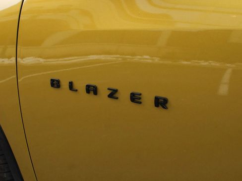 Used 2022 Chevrolet Blazer RS w/ Enhanced Convenience Package image 13