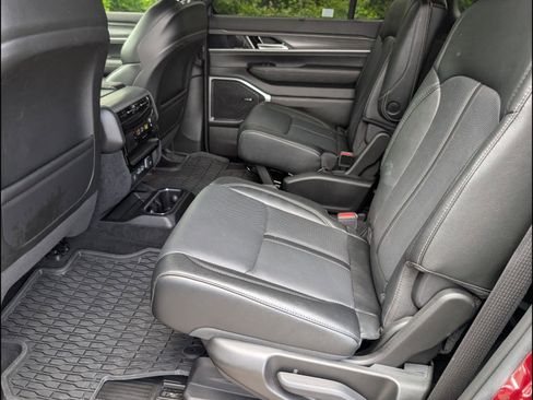 Used 2024 Jeep Wagoneer Series III w/ Convenience Group I AWD/4WD image 16