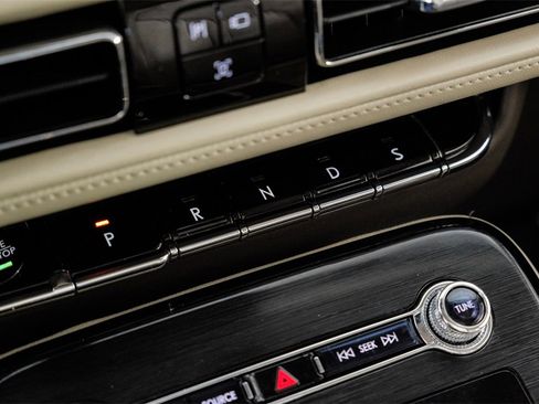 Used 2023 Lincoln Nautilus Reserve image 30