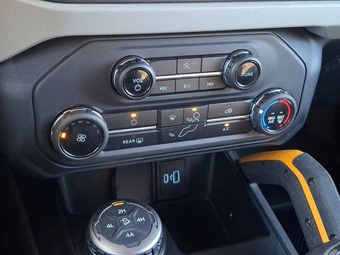 Used 2022 Ford Bronco Badlands image 15