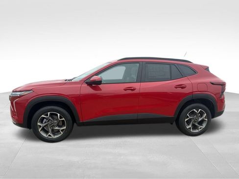 New 2026 Chevrolet Trax LT w/ Driver Confidence Package FWD image 2