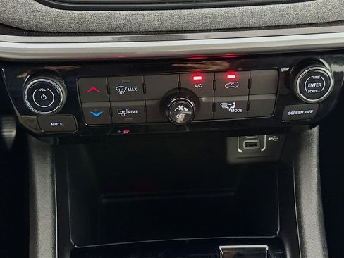 Used 2022 Jeep Compass Latitude image 23