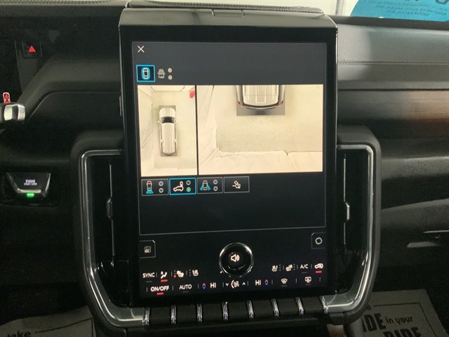 Used 2025 GMC Yukon XL Denali AWD/4WD image 37