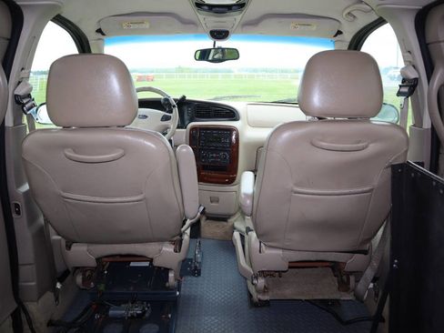 Used 2002 Ford Windstar SEL FWD image 33