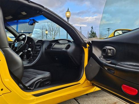 Used 2001 Chevrolet Corvette Convertible w/ Preferred Equipment Group2 image 12