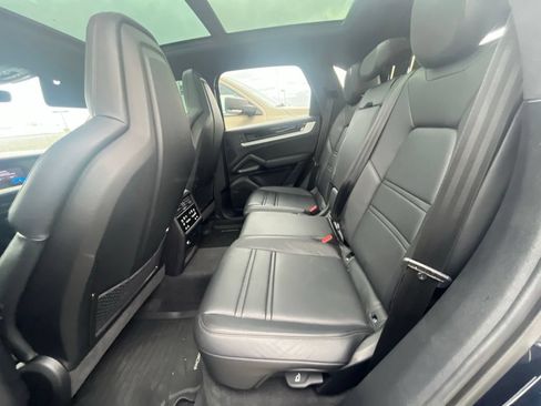 Used 2024 Porsche Cayenne S AWD/4WD image 10