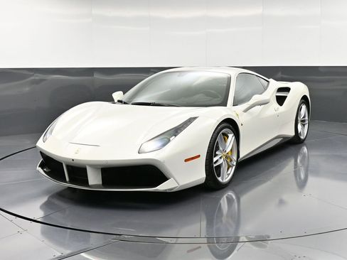 Used 2017 Ferrari 488 GTB image 1