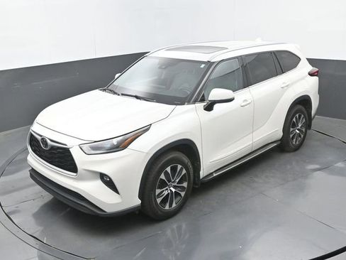 Used 2021 Toyota Highlander XLE image 16