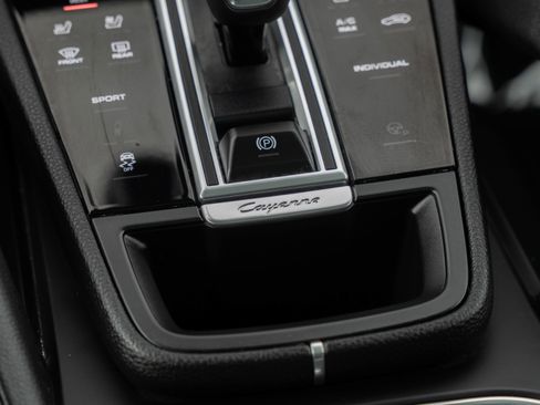 Used 2022 Porsche Cayenne Platinum Edition AWD/4WD image 13
