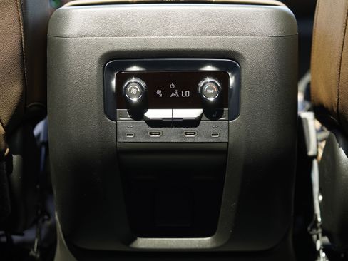 New 2026 Chevrolet Suburban High Country AWD/4WD image 12