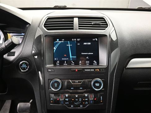 Used 2019 Ford Explorer XLT w/ Equipment Group 202A AWD/4WD image 13