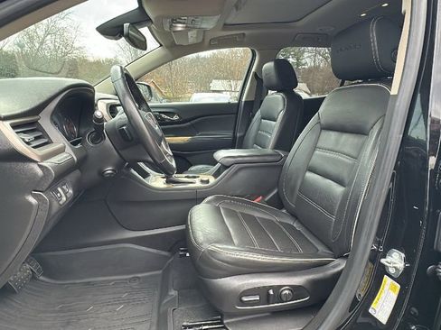 Used 2017 GMC Acadia Denali w/ Technology Package image 9