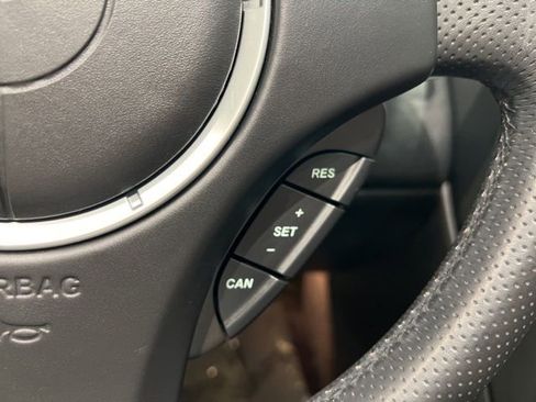 Used 2013 Aston Martin V8 Vantage Roadster image 37