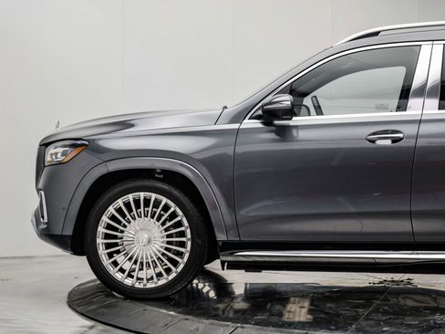 Used 2024 Mercedes-Benz Maybach GLS 600 4MATIC image 10