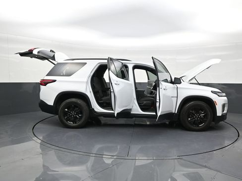Used 2022 Chevrolet Traverse LT image 29