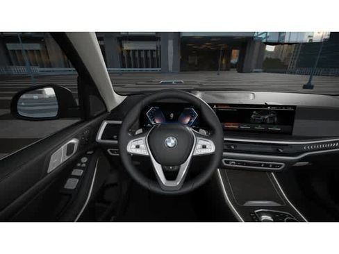 Used 2026 BMW X7 xDrive40i AWD/4WD image 13