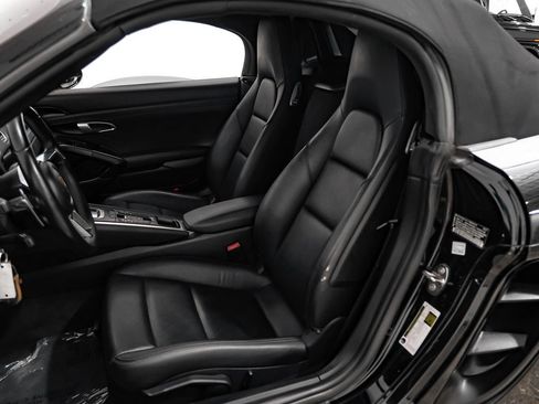 Used 2017 Porsche 718 Boxster RWD image 33