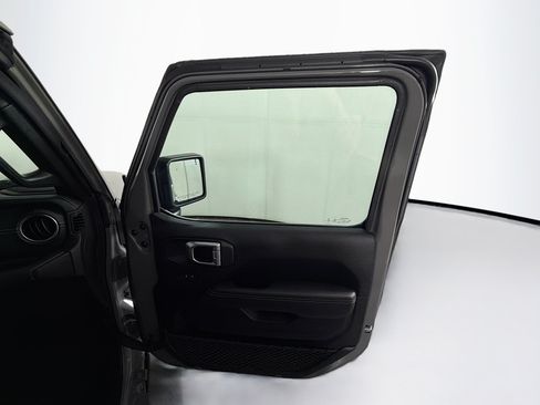 Used 2023 Jeep Wrangler Unlimited Sahara w/ Cold Weather Group AWD/4WD image 31