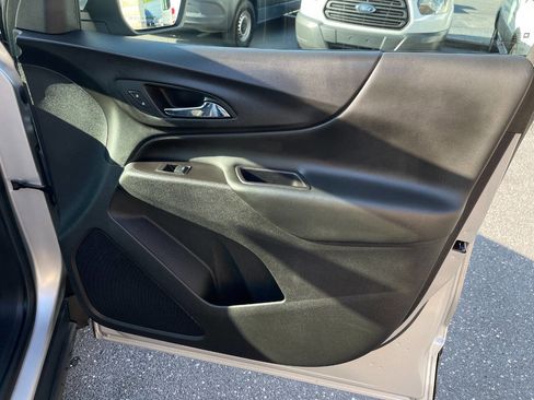 Used 2022 Chevrolet Equinox LT w/ Driver Convenience Package image 35