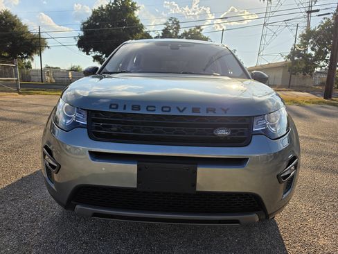 Used 2018 Land Rover Discovery Sport SE AWD/4WD image 2