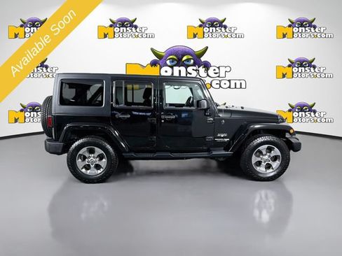 Used 2018 Jeep Wrangler Unlimited Sahara w/ Connectivity Group AWD/4WD image 4