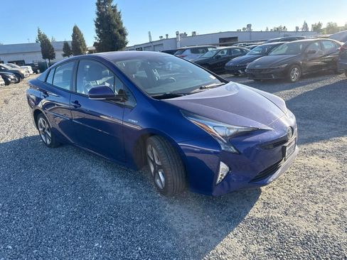 Used 2016 Toyota Prius Four Touring w/ Premium Convenience Package FWD image 2